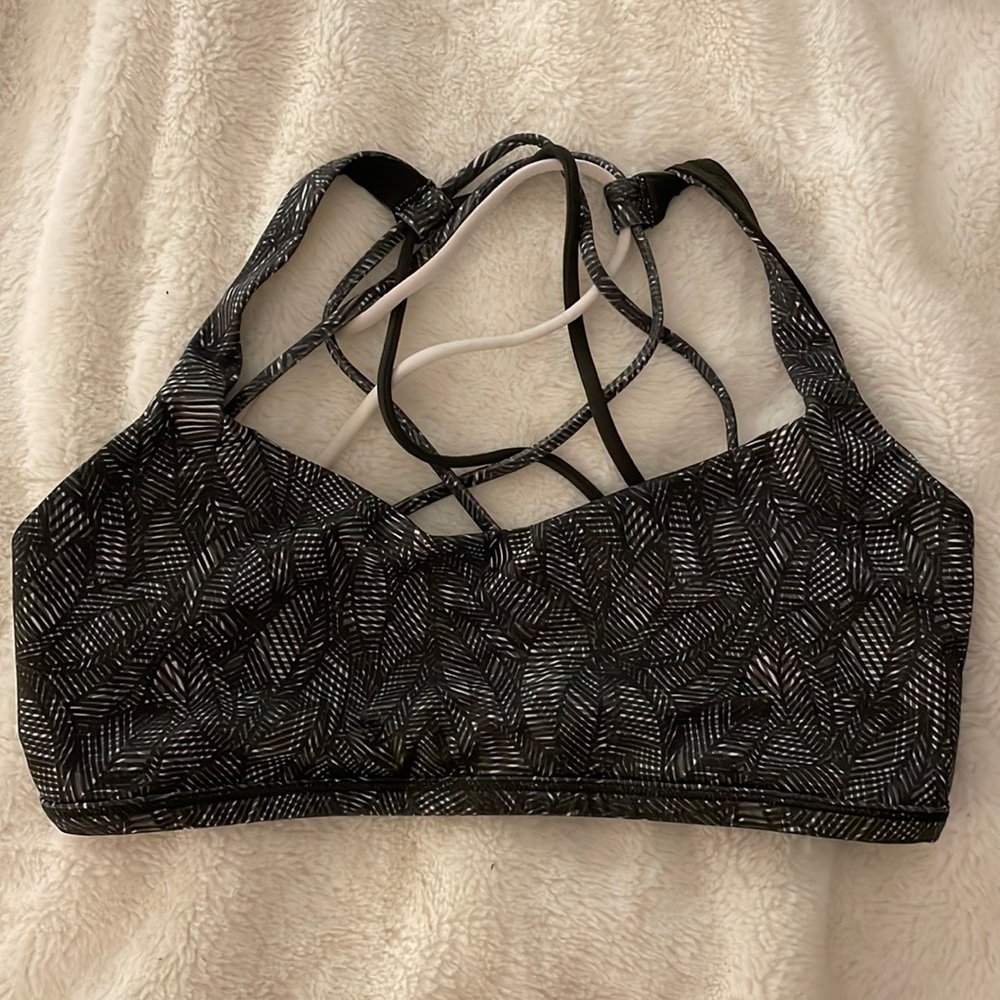 Lululemon Free to be Bra- Wild *Light Supprt